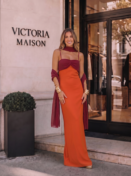 Sienna | Vestido en naranja con escote en rojo